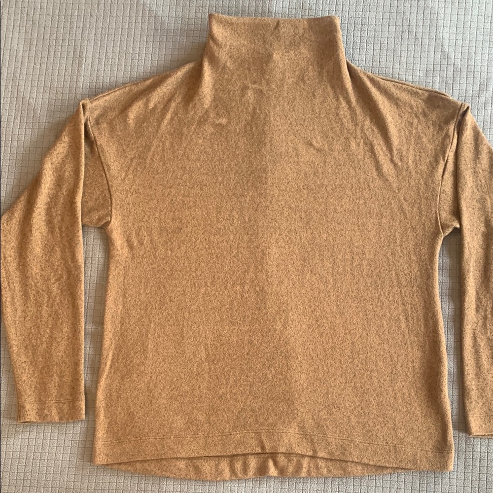 Uniqlo Cozy Soft Tan Turtleneck Women’s Sweater size S
